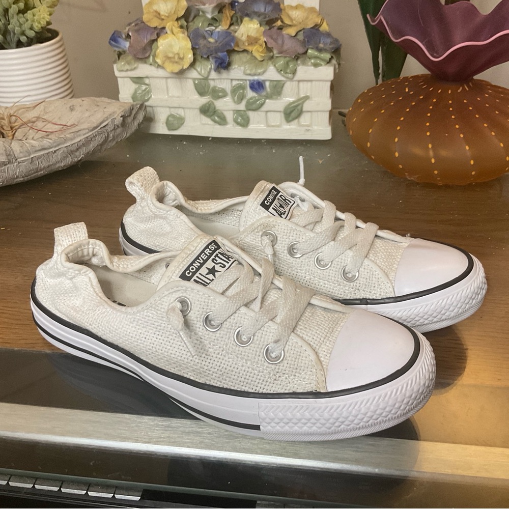 Converse shoreline Low-Top Canvas Sneakers in Cream and Black Trim
